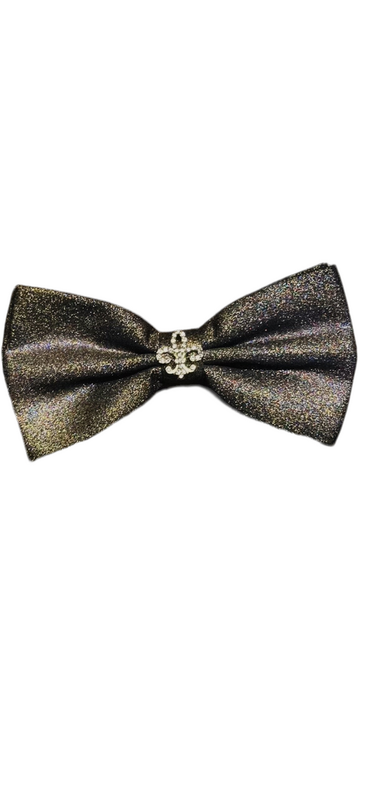 Fleur De Shimmer bow tie – shimmering satin bow tie with a radiant fleur-de-lis design, capturing light and attention.